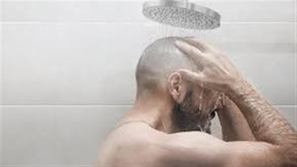 رجل يستمتع وهي يأخذ
