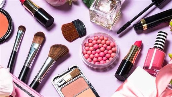 أضرار مستحضرات التجميل