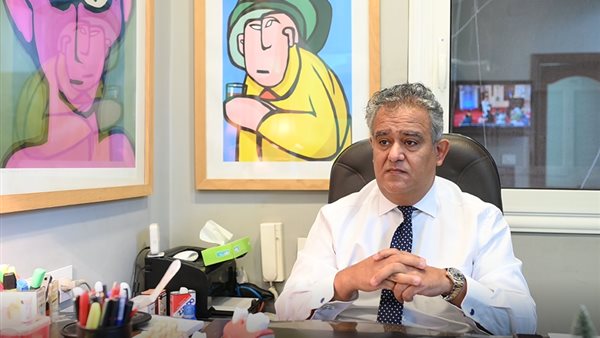 الدكتور عاطف شاكر