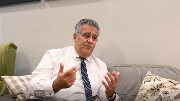 الدكتور عاطف شاكر