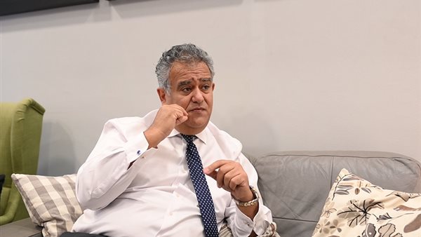 الدكتور عاطف شكري