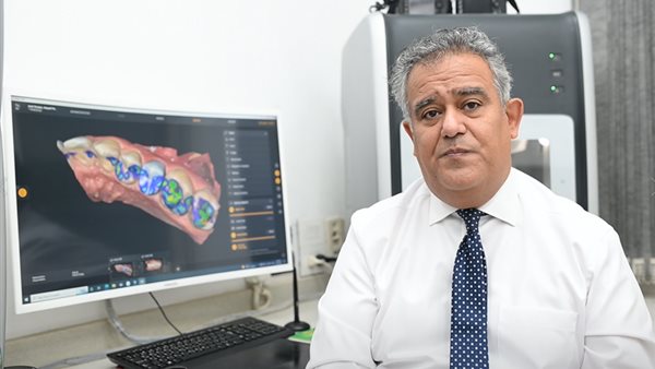 الدكتور عاطف شكري
