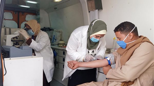الصحة تطلق 5 قوافل