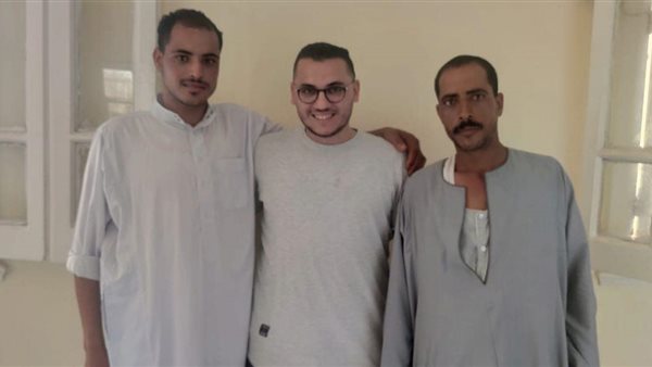 إنقاذ شاب لدغه ثعبان