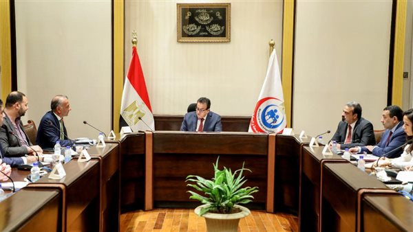 اجتماع وزير الصحة