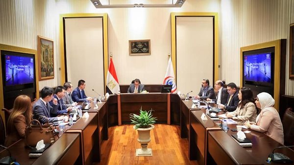 لقاء وزير الصحة ووفد