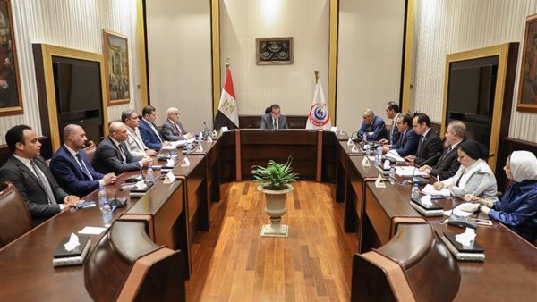 وزير الصحة يتابع
