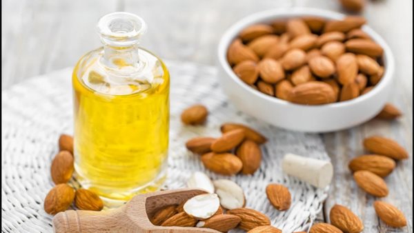 زيت اللوز.. أرشيفية