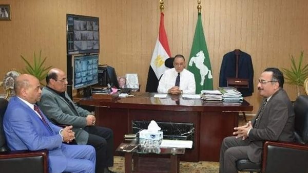 محافظ الشرقية يعقد