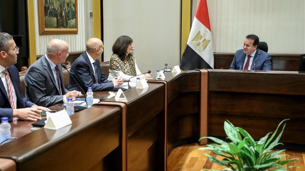 وزير الصحة يبحث التعاون