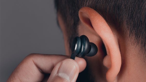 أضرار سماعات الأذن