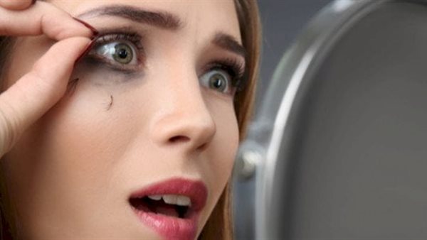 أسباب تساقط شعر الرموش