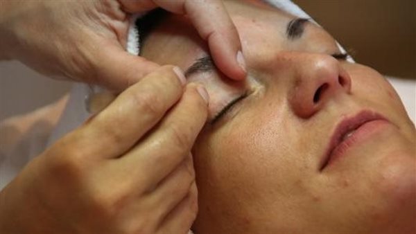 تساقط شعر الحواجب