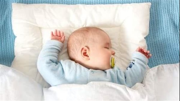 أضرار نوم الرضيع