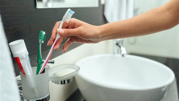 الاحتفاظ بفرشاة الأسنان