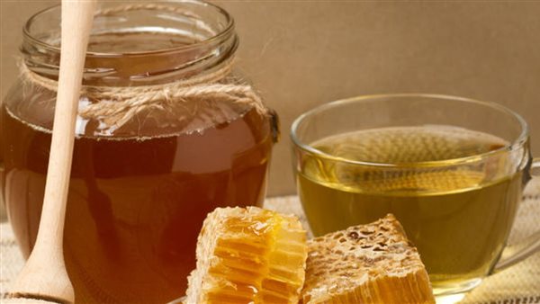العسل مع الماء الدافئ