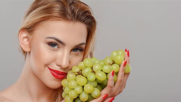العنب وصحة العيون