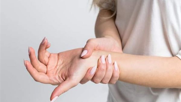 سبب تنميل اليد اليسرى