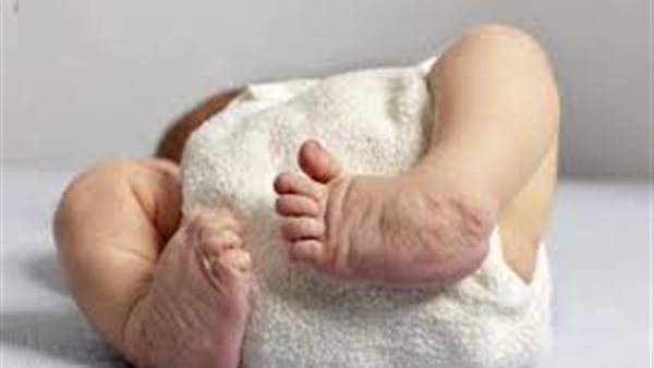 أصابع الأطفال المتداخلة