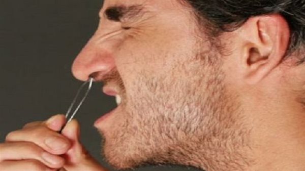 مخاطر إزالة شعر الأنف