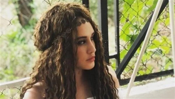 الفنانة التركية زينب