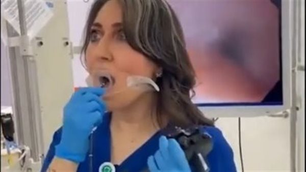 طبيبة إماراتية تجري