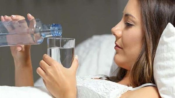 شرب الماء على معدة