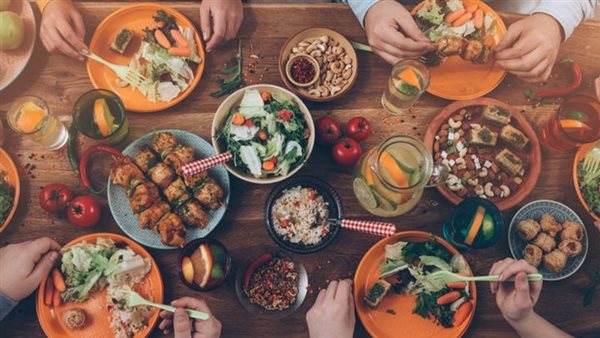 تناول العشاء.. أرشيفية