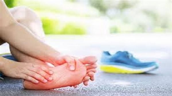 أعراض الألم في باطن