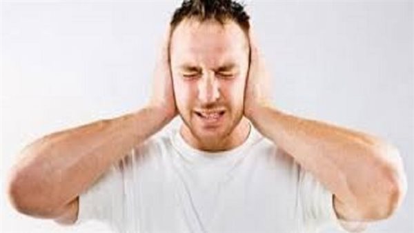 أسباب طقطقة الأذن
