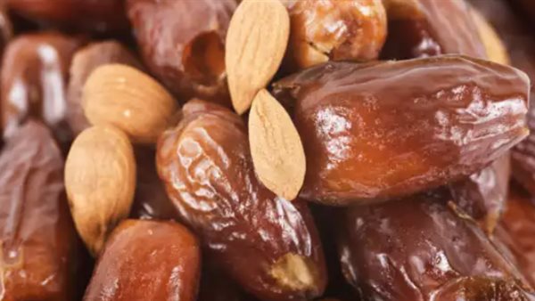 التمر واللوز