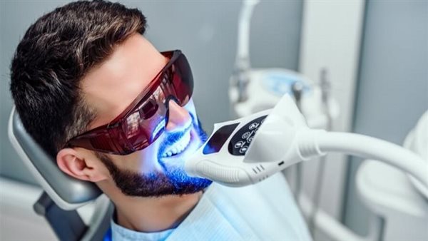 أضرار تبييض الأسنان